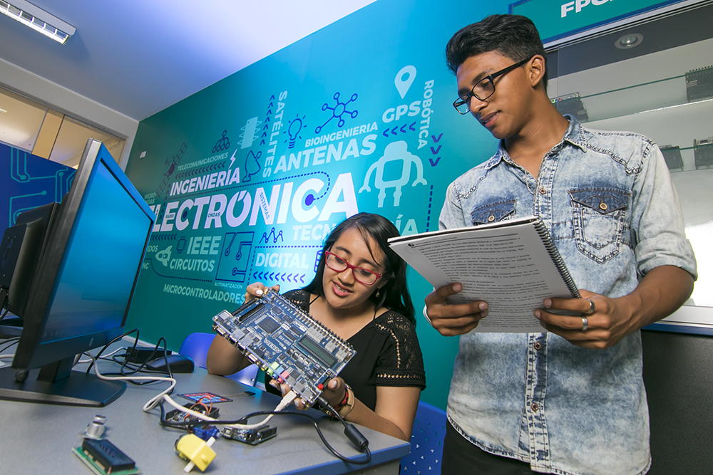 Ingeniería Electrónica: una carrera con alta demanda - Blog de la  Universidad de Ciencias y Humanidades UCH | Blog de la Universidad de  Ciencias y Humanidades UCH