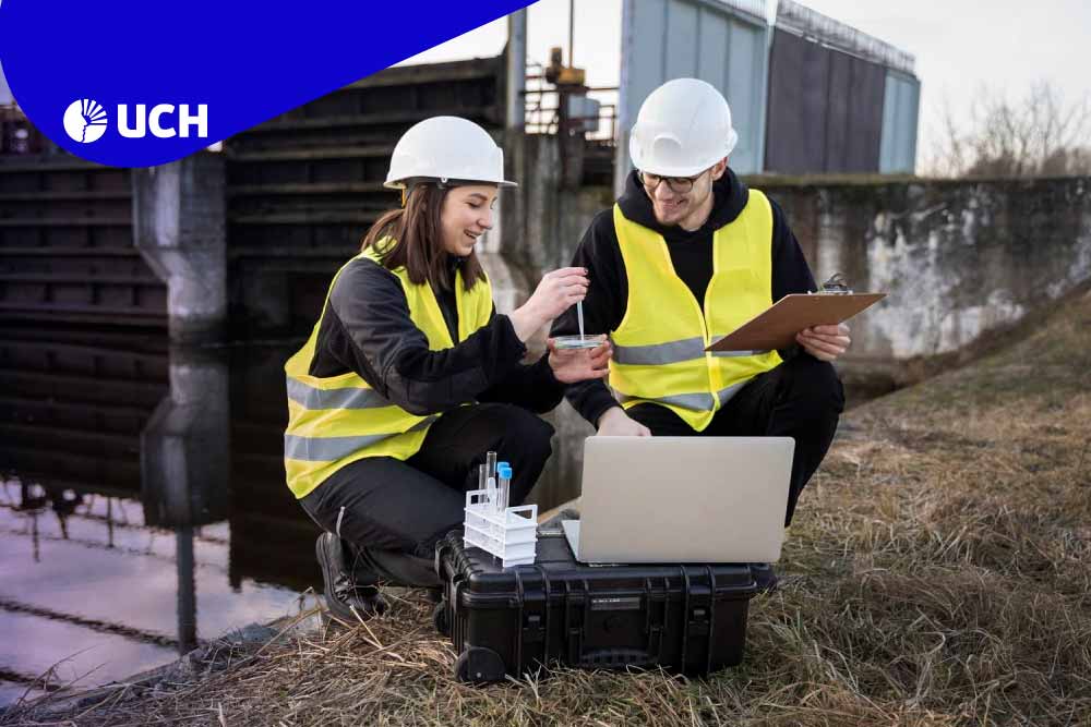 Profesionales en Ingeniería Ambiental cumpliendo sus labores.