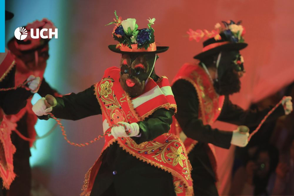 estudiantes de la universidad de ciencias y humanidades realizando danza folclorica en el elenco de danza.